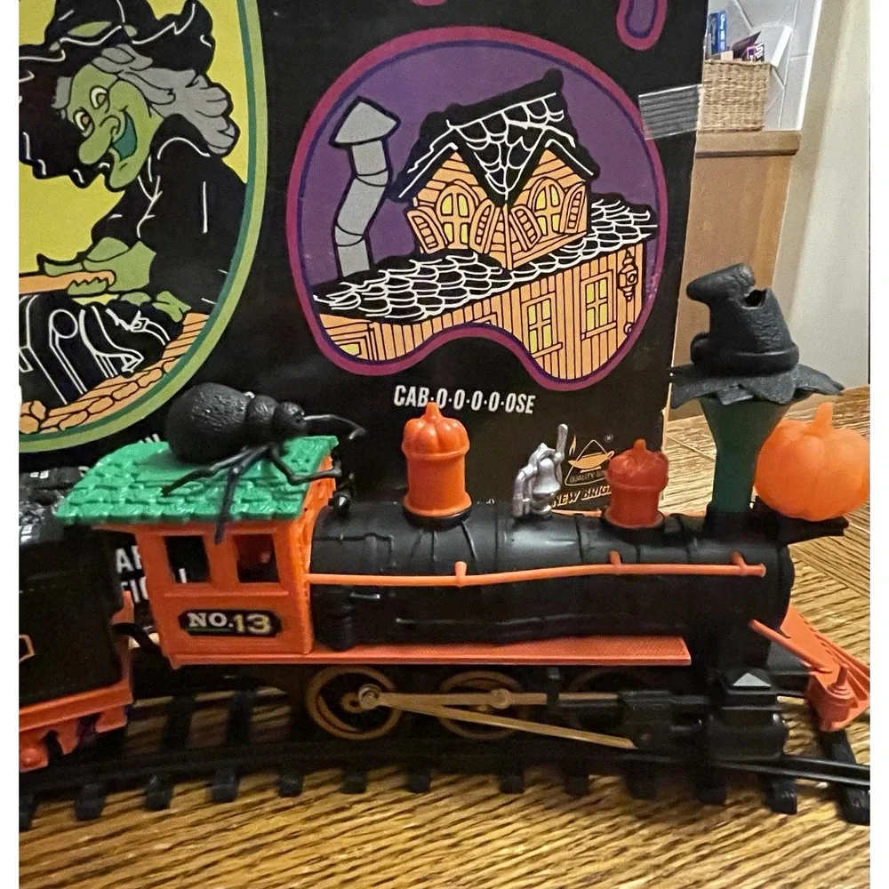 Vtg New Bright Haunted Halloween Express Train Set 1995 Lights Spooky CIB Works